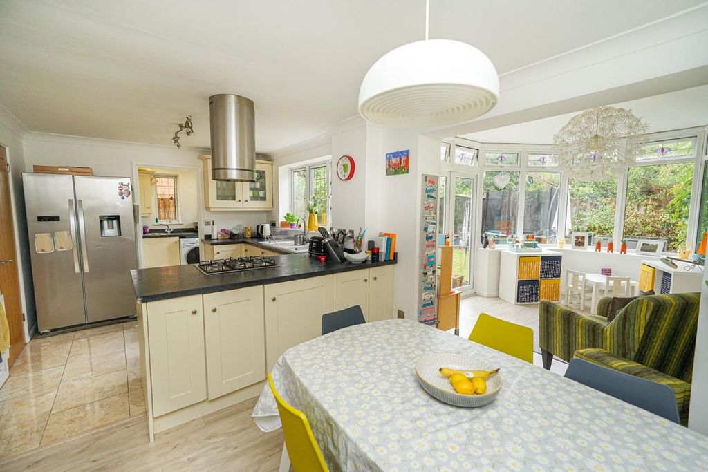 Property photo 3 of 27