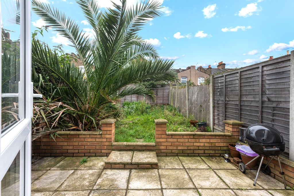 Property photo 3 of 12 Garden