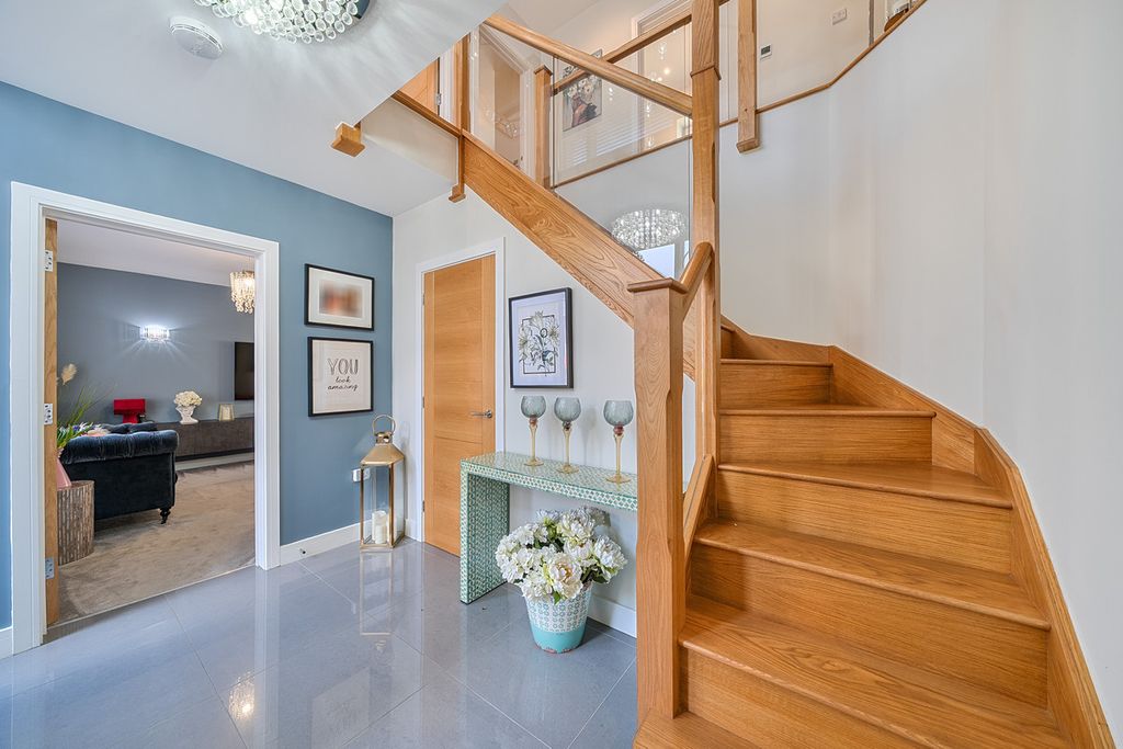 Property photo 3 of 24