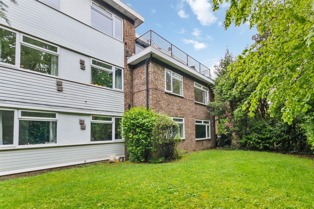Property photo 3 of 11 External