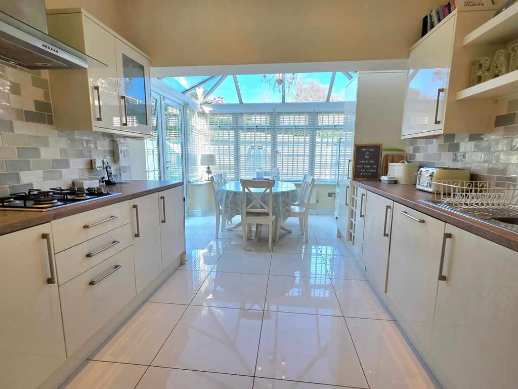 Property photo 2 of 31