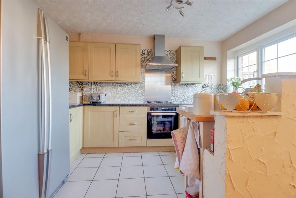 Property photo 3 of 15 54 Alicia Avenue New-5.Jpg