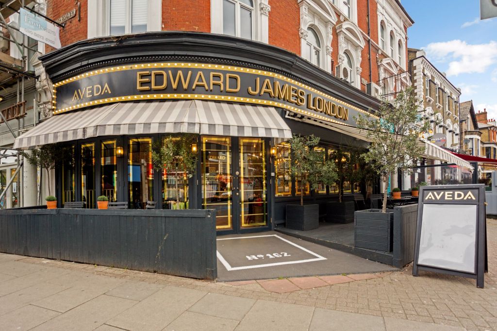 Property photo 2 of 13 162 &amp; 162A Balham High Road, Balham, London, Sw12 9Bw
