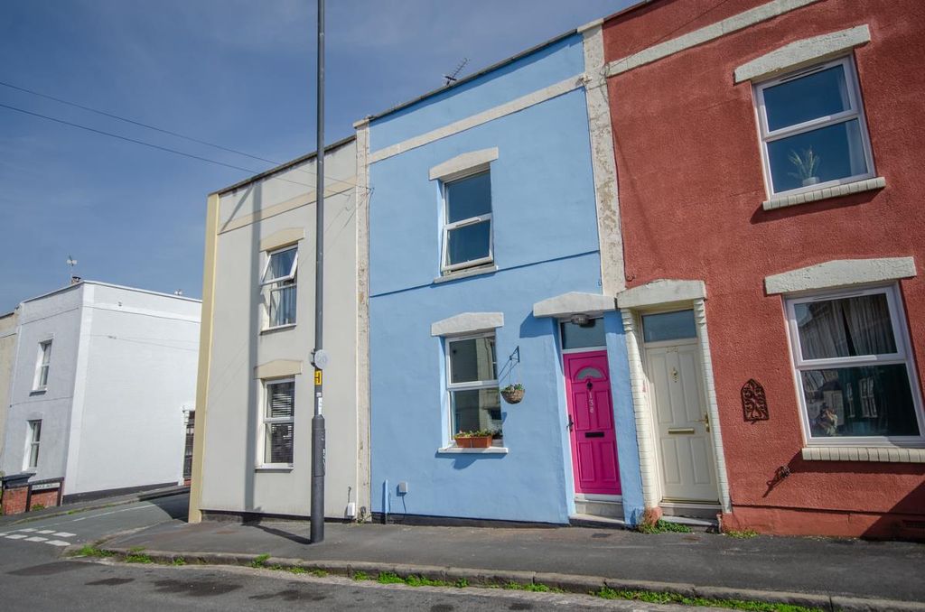 Property photo 1 of 34 Devon Rd-03.Jpg