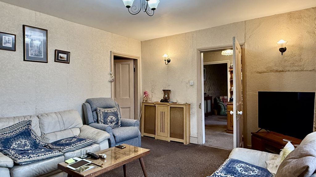 Property photo 3 of 25