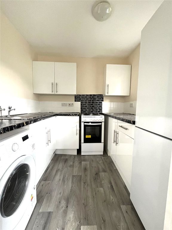 Property photo 2 of 11 Picture No. 03