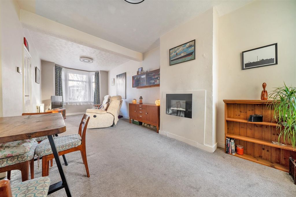 Property photo 2 of 12 Living Room H.Jpg