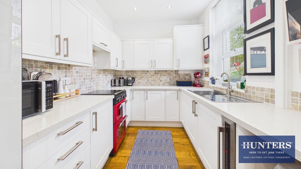 Property photo 3 of 32 Kitchen