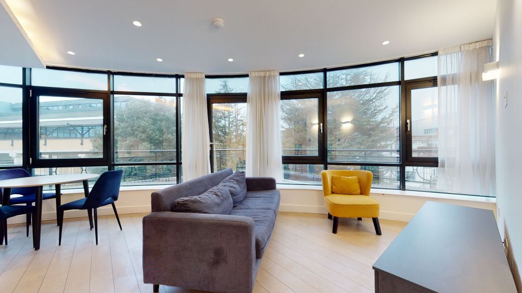 Property photo 1 of 10 Living Room