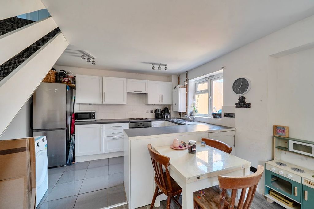 Property photo 2 of 11 14462077