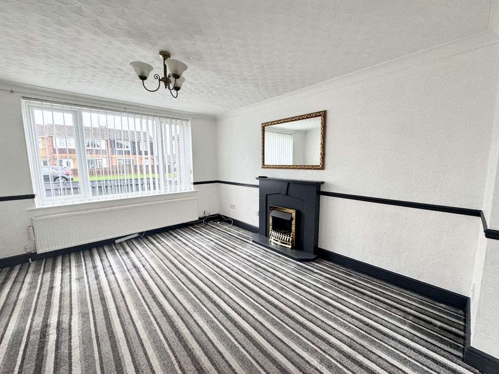 Property photo 2 of 11 Lounge