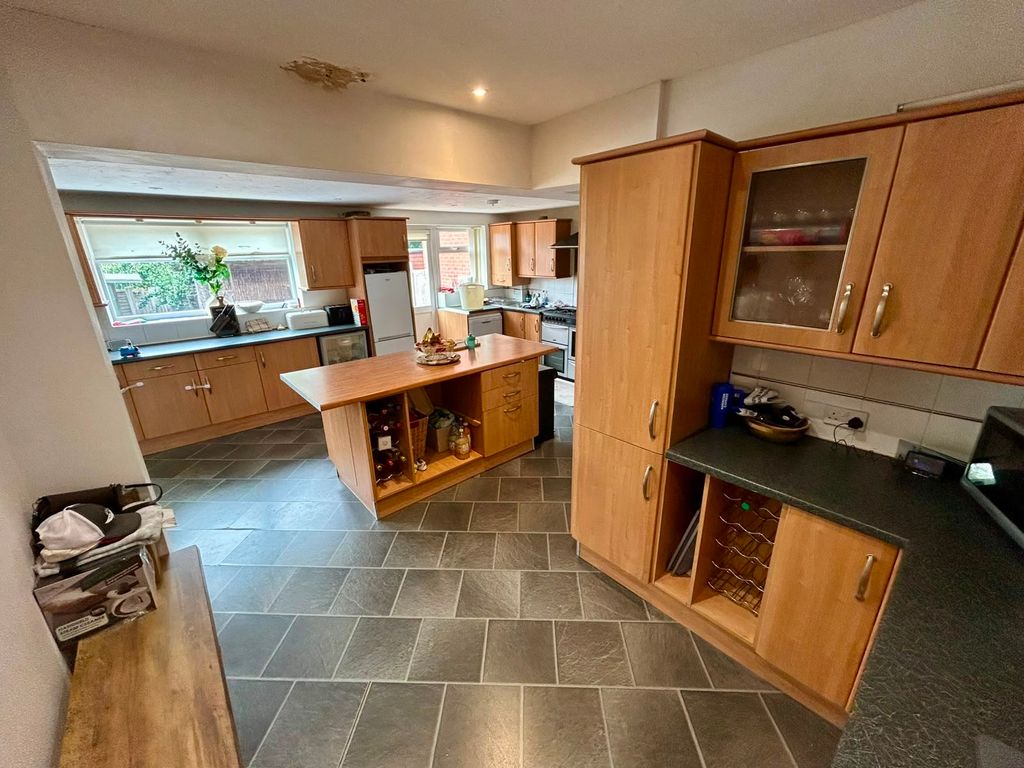 Property photo 2 of 19 Image