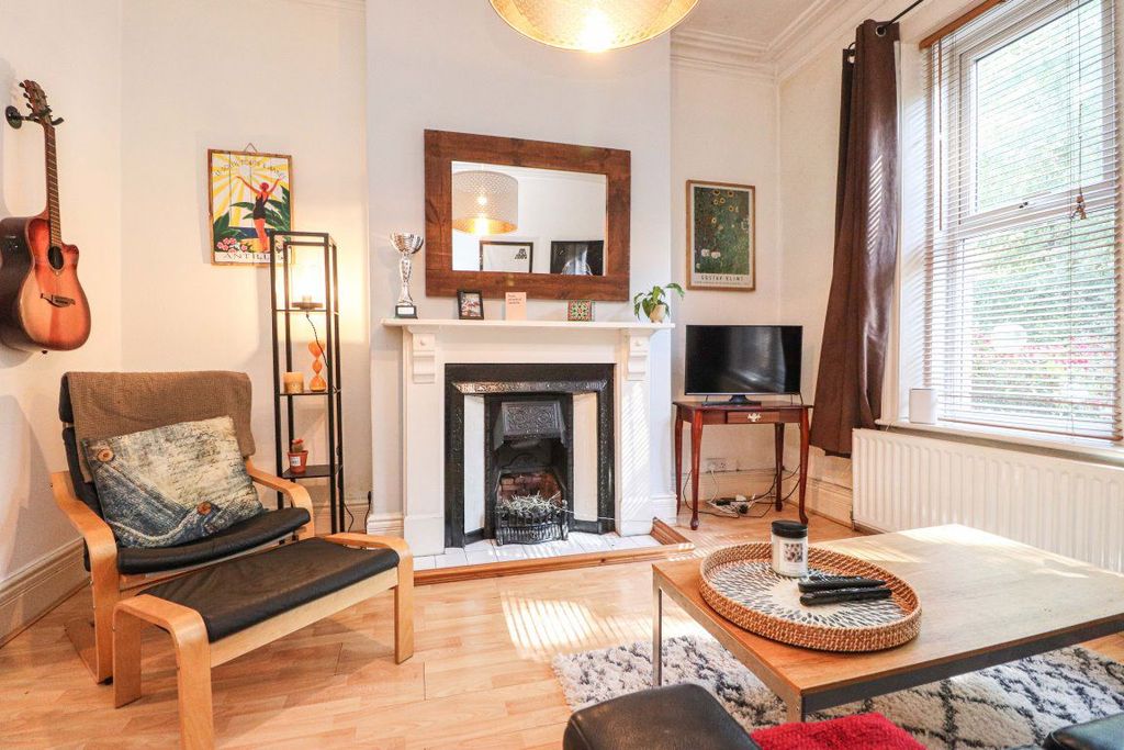 Property photo 2 of 12