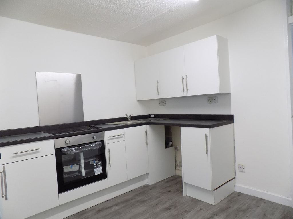 Property photo 3 of 15 Kitchen