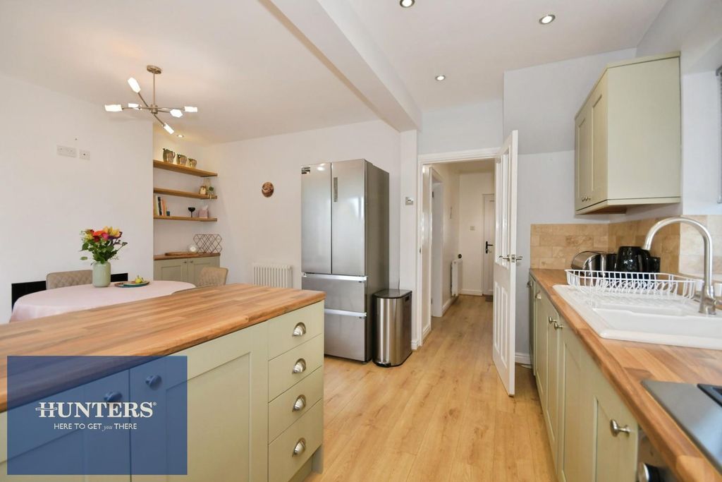 Property photo 2 of 16 Kitchen 3.Jpg