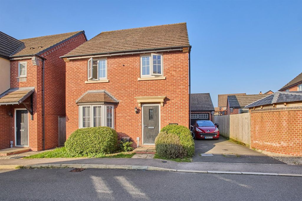 Property photo 1 of 13 Maroon Drive 8.Jpg