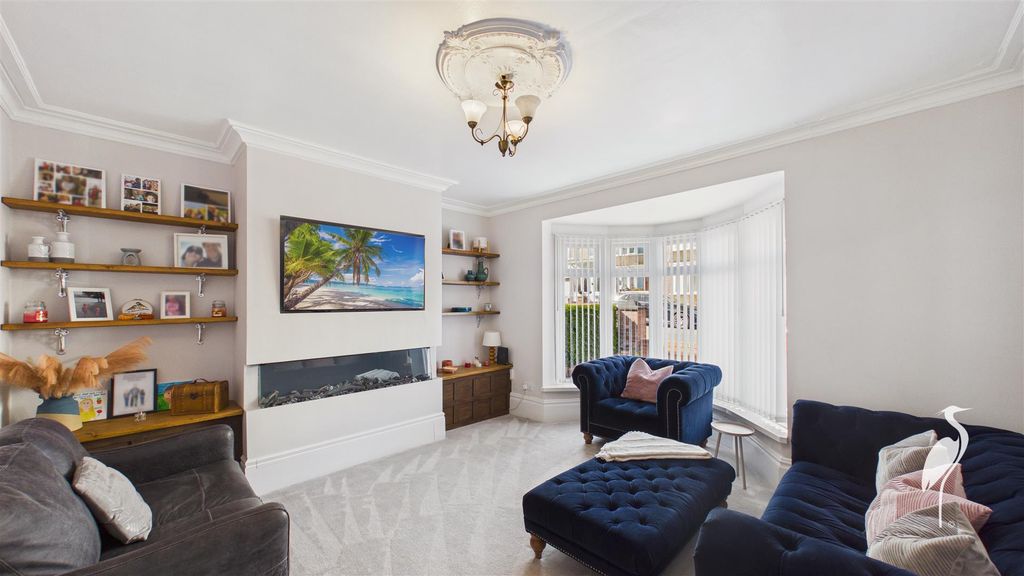 Property photo 2 of 44 Lounge