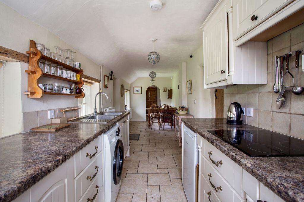 Property photo 3 of 12 Kitchen