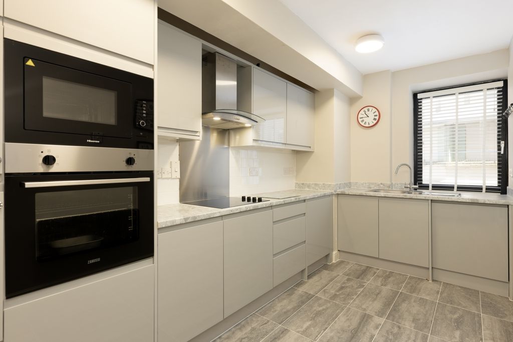 Property photo 1 of 13 Kitchen (2)