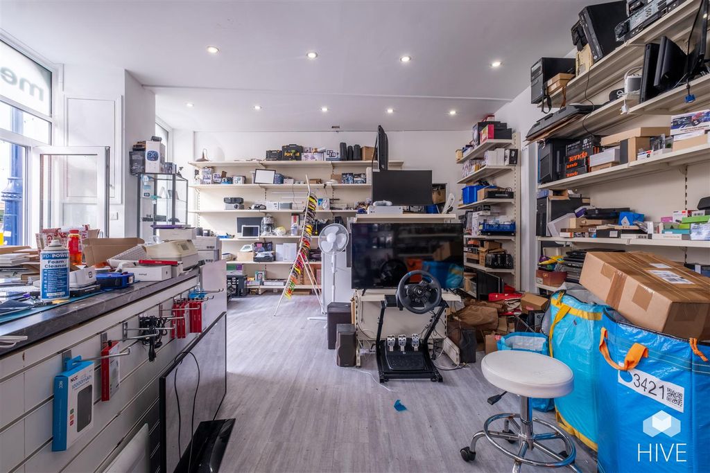 Property photo 3 of 28 Shop 2