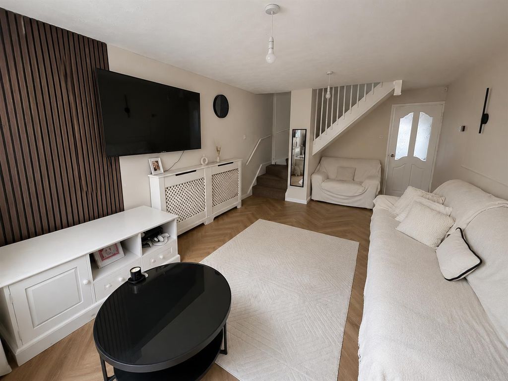 Property photo 2 of 8 1B339B89-Dff0-4E42-8749-9Cae6B3F316B.Png