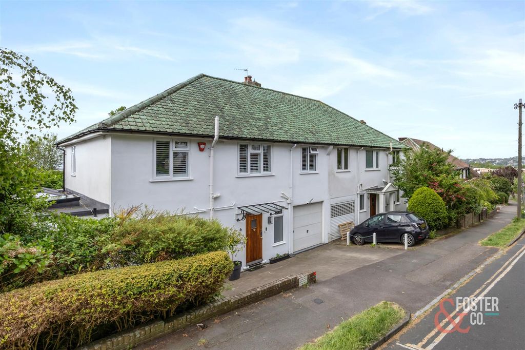 Property photo 2 of 34 Friar Road_6_Ext-005.Jpg