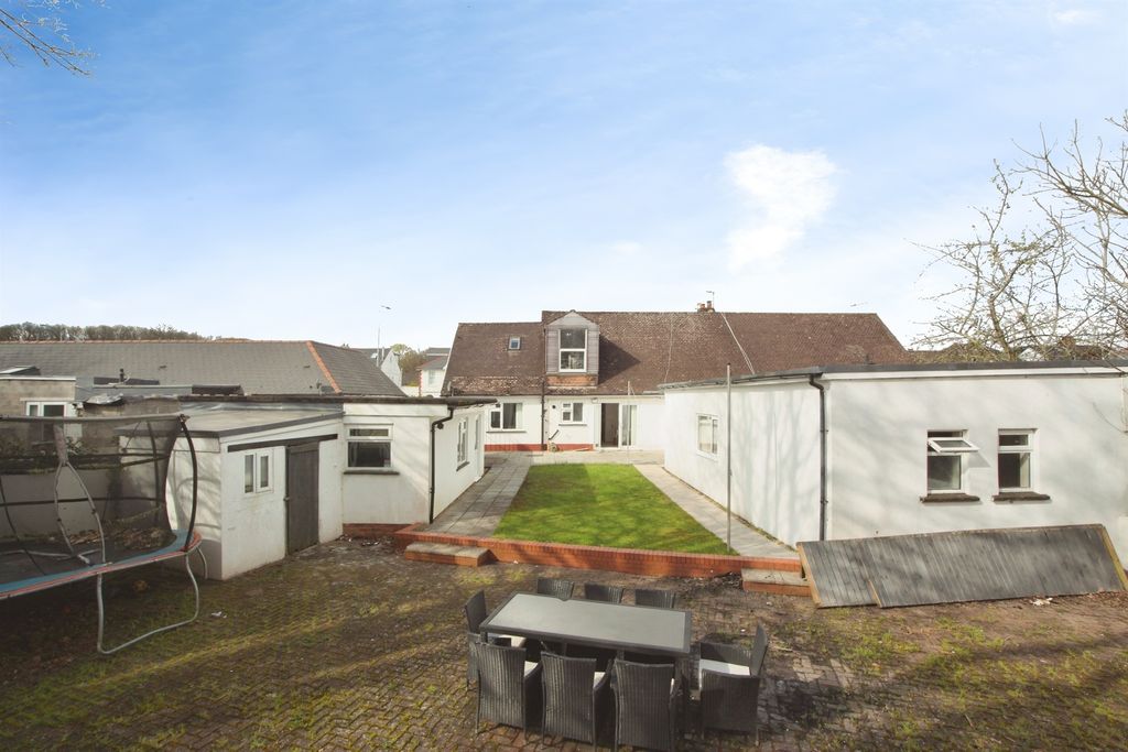 Property photo 2 of 29