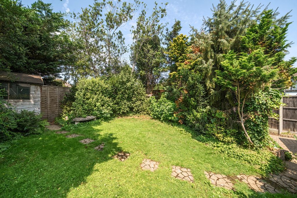 Property photo 2 of 13 Garden