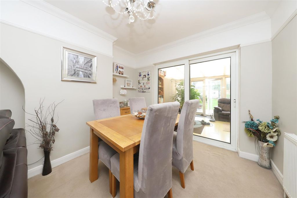 Property photo 3 of 12 Lounge/Diner