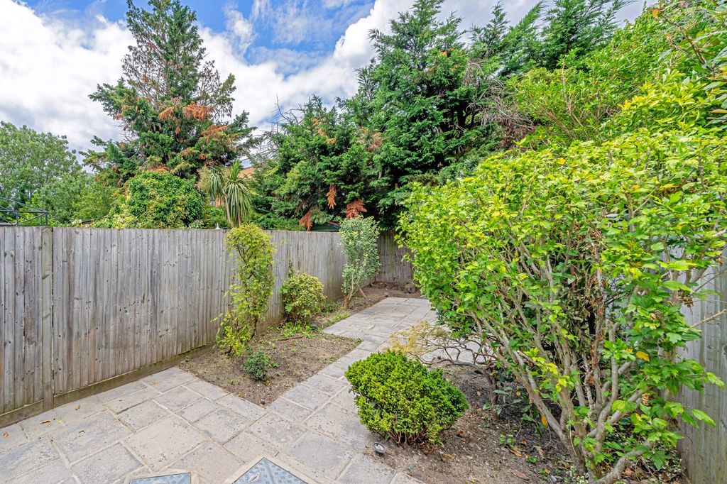 Property photo 2 of 16 Garden