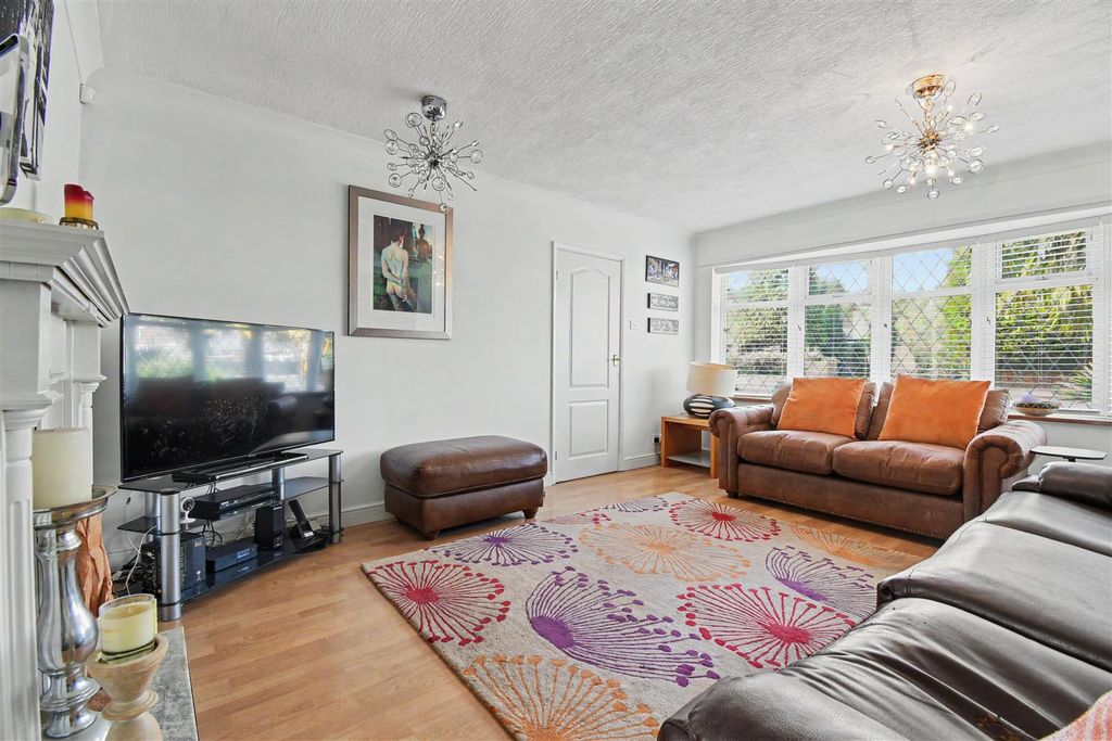 Property photo 2 of 21 Living Room