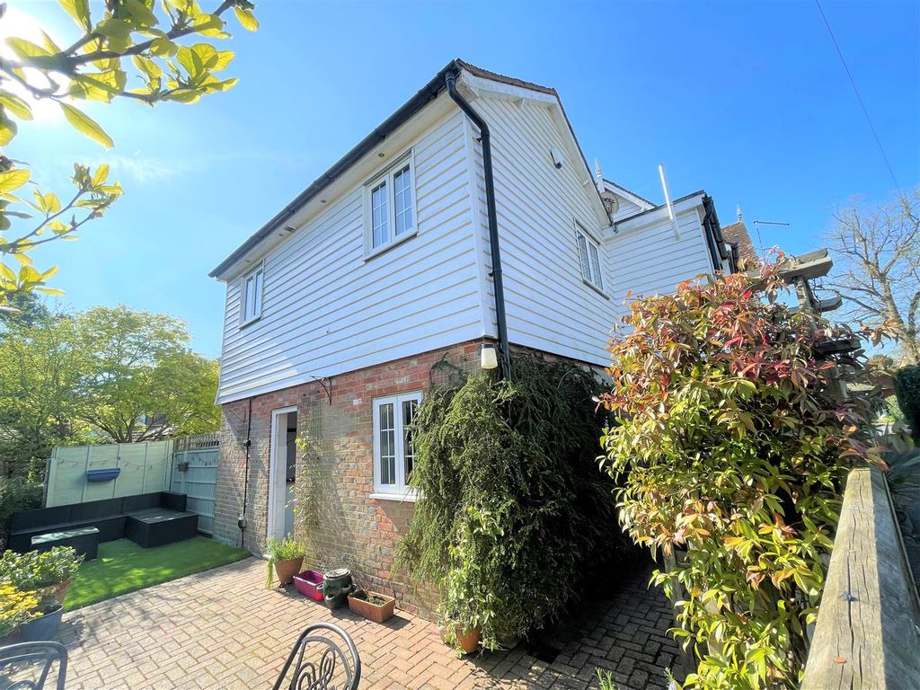 Property photo 1 of 19 External