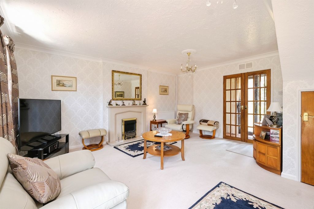 Property photo 2 of 18