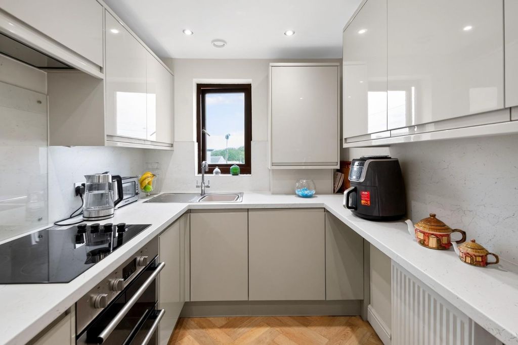 Property photo 2 of 15 Flat4-25Euclidcourt-2.Jpg