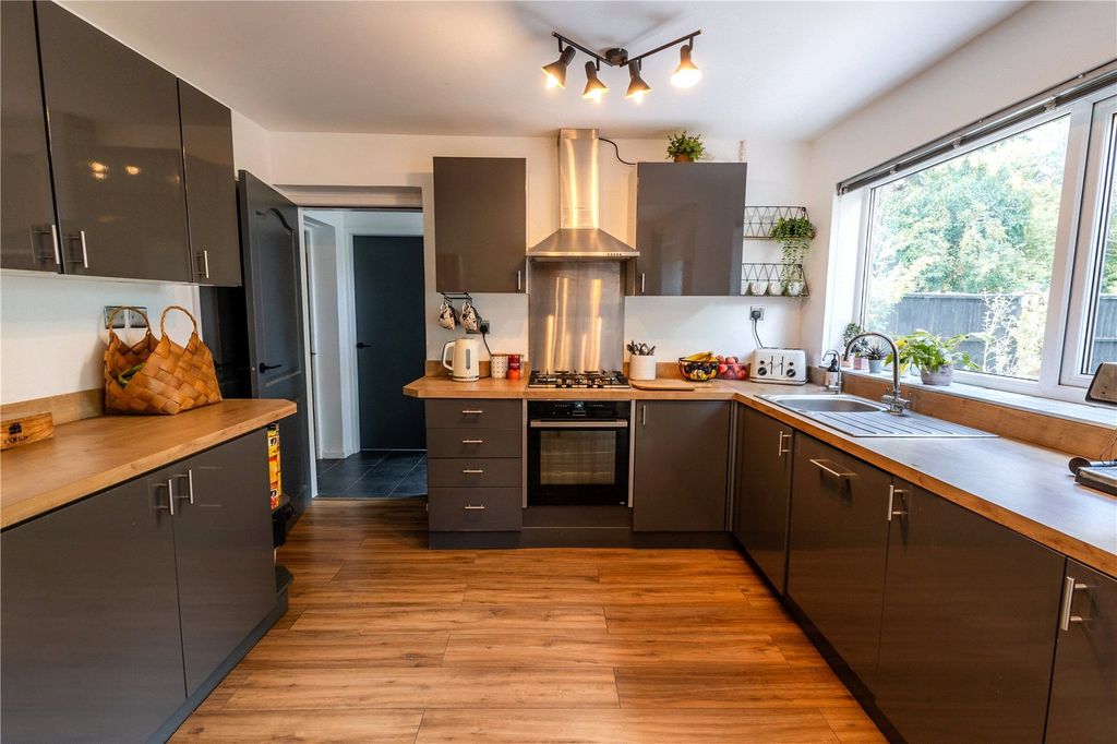 Property photo 2 of 32 Picture No. 08