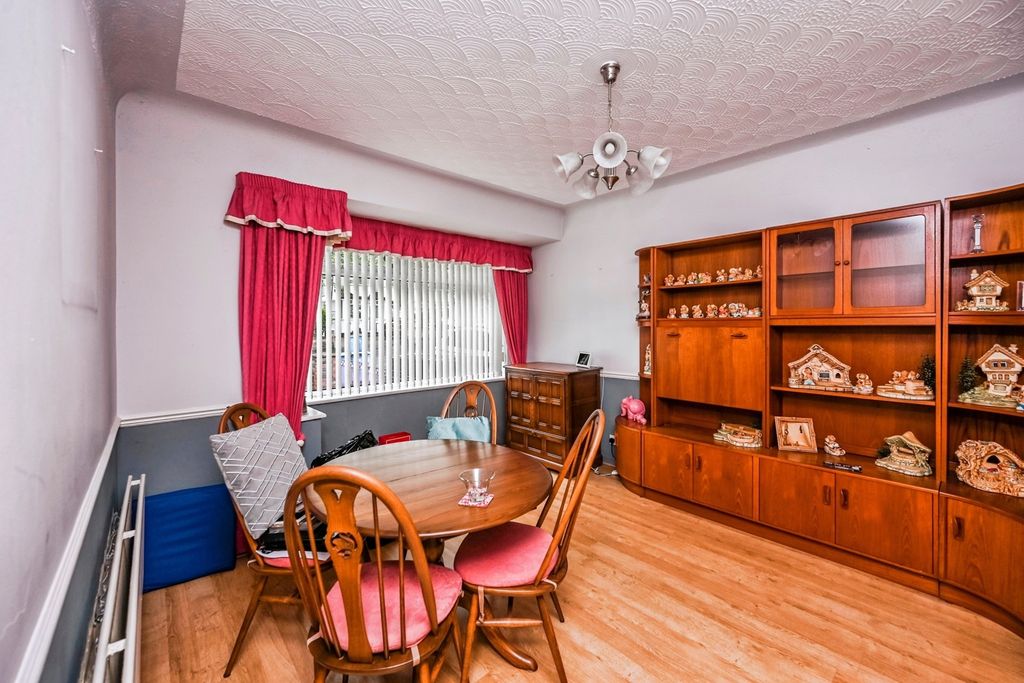Property photo 2 of 17 Photo