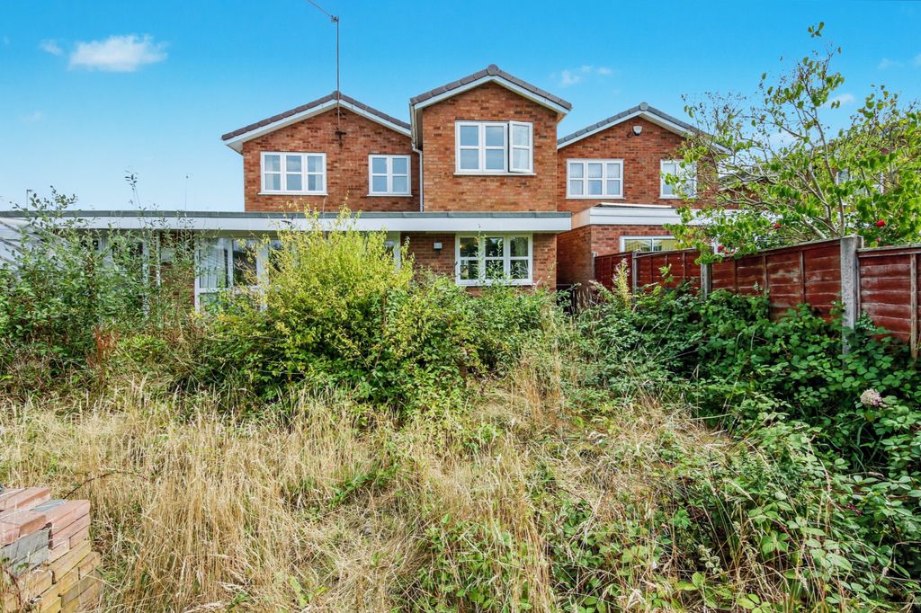 Property photo 2 of 21 25 Swallowfields Road, Dudley, Dy3 3Tr