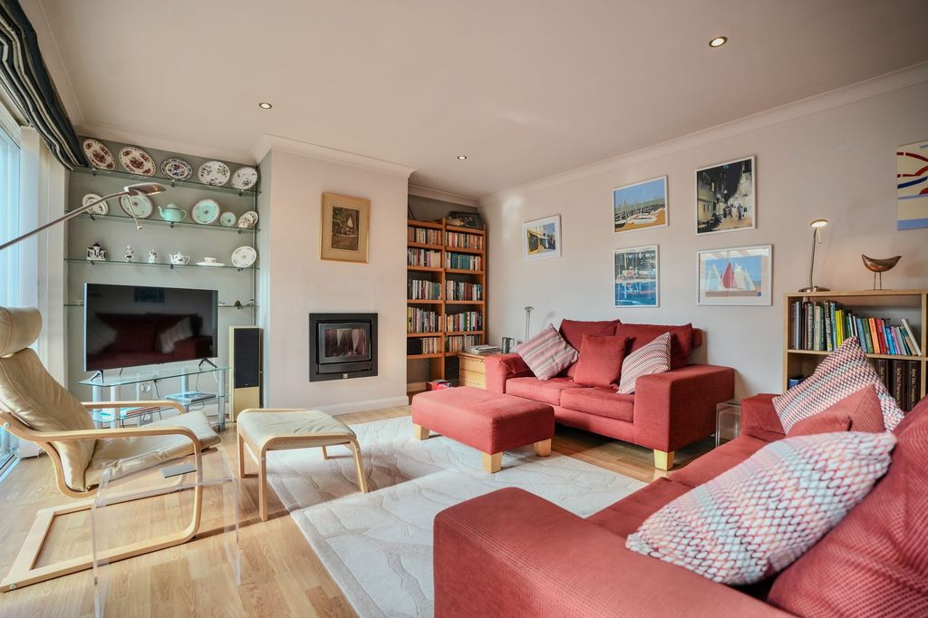 Property photo 2 of 26