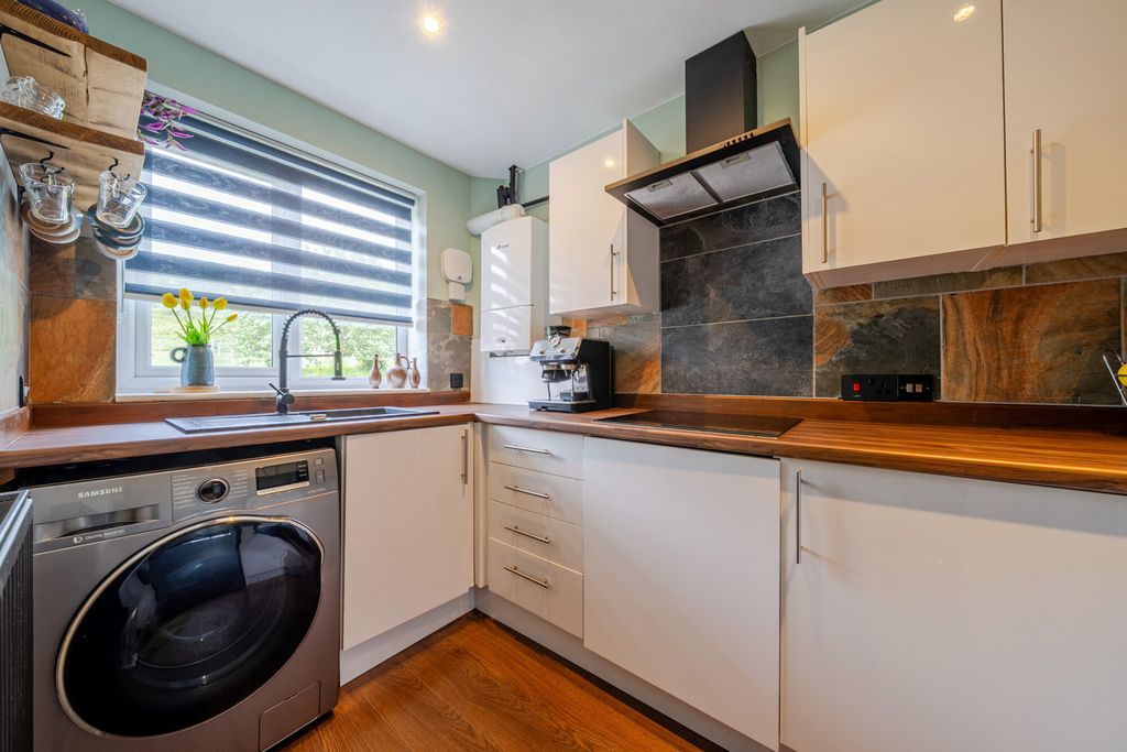 Property photo 2 of 22 1456625-16-69Fcbb...
