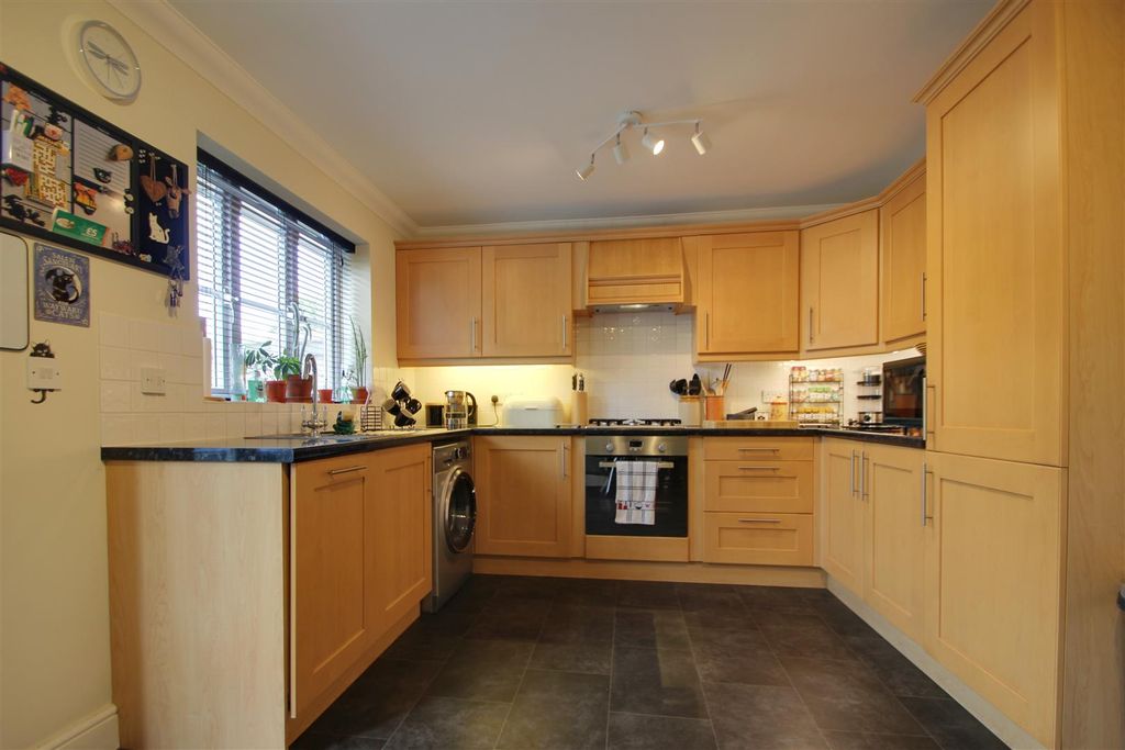 Property photo 2 of 19 Kitchen