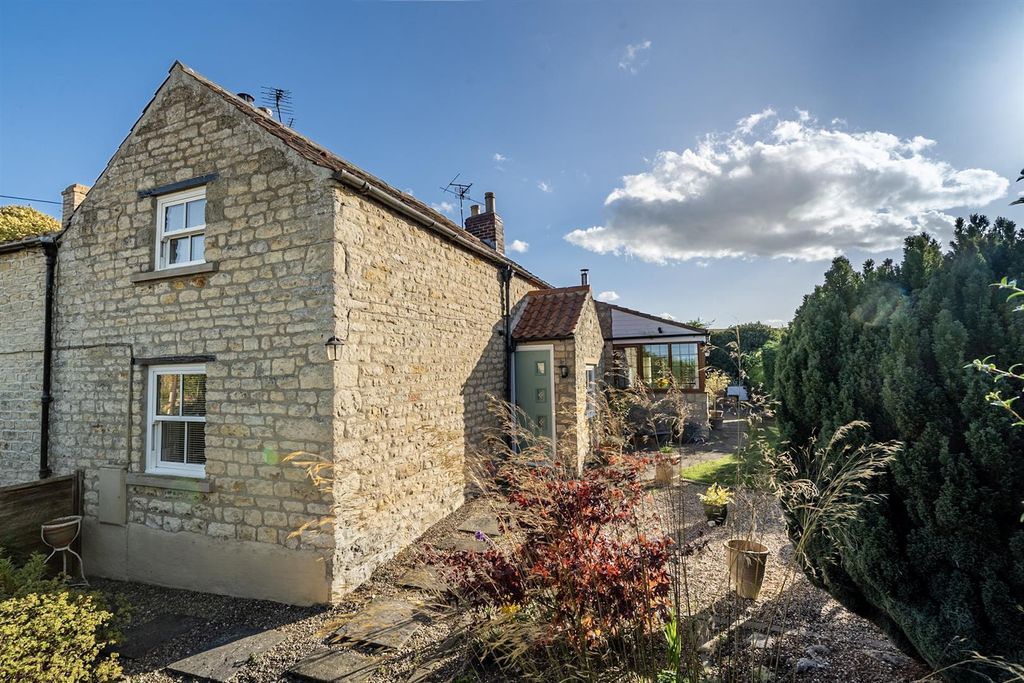 Property photo 1 of 25 External