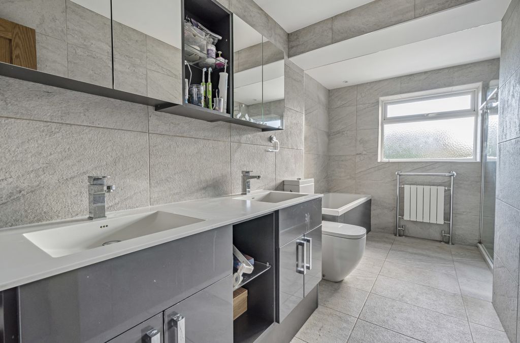 Additional image 6 of 4 bed detached house for saleCatena Rise, Lightwater, Surrey GU18