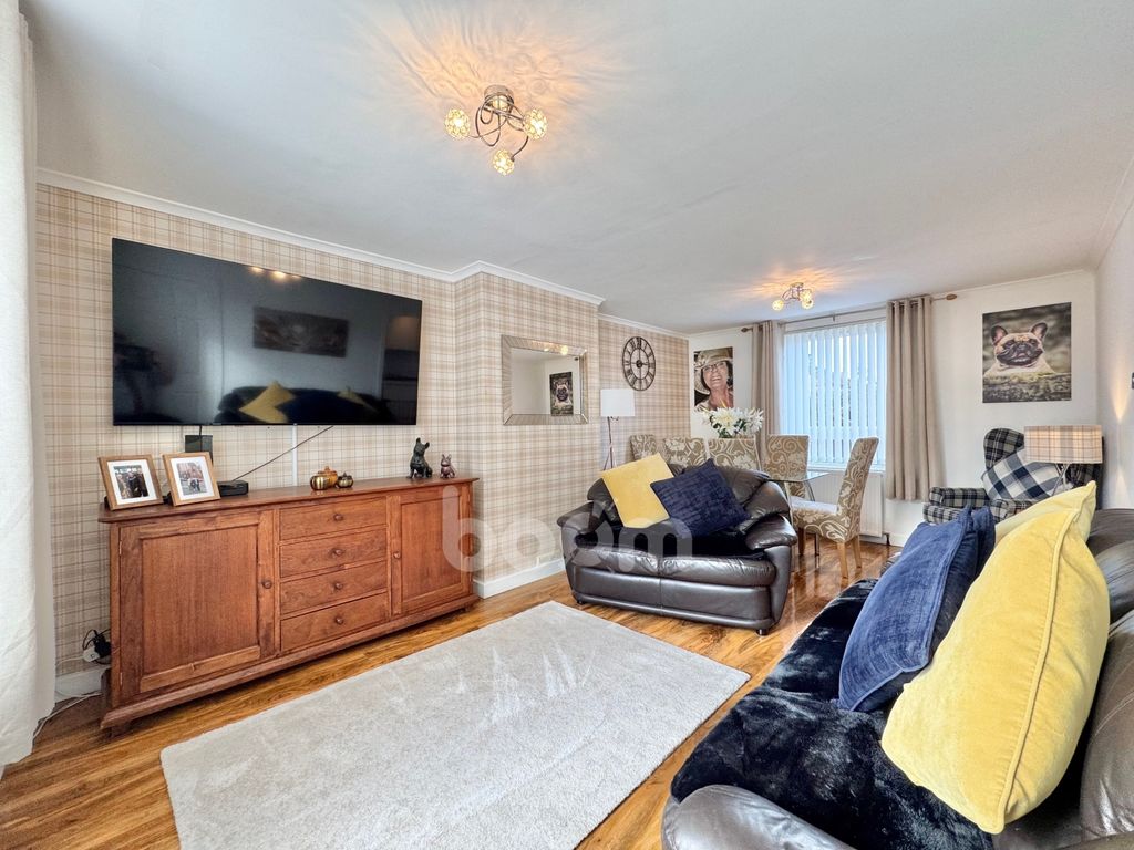 Property photo 2 of 20 Fir Place, Johnstone Lounge
