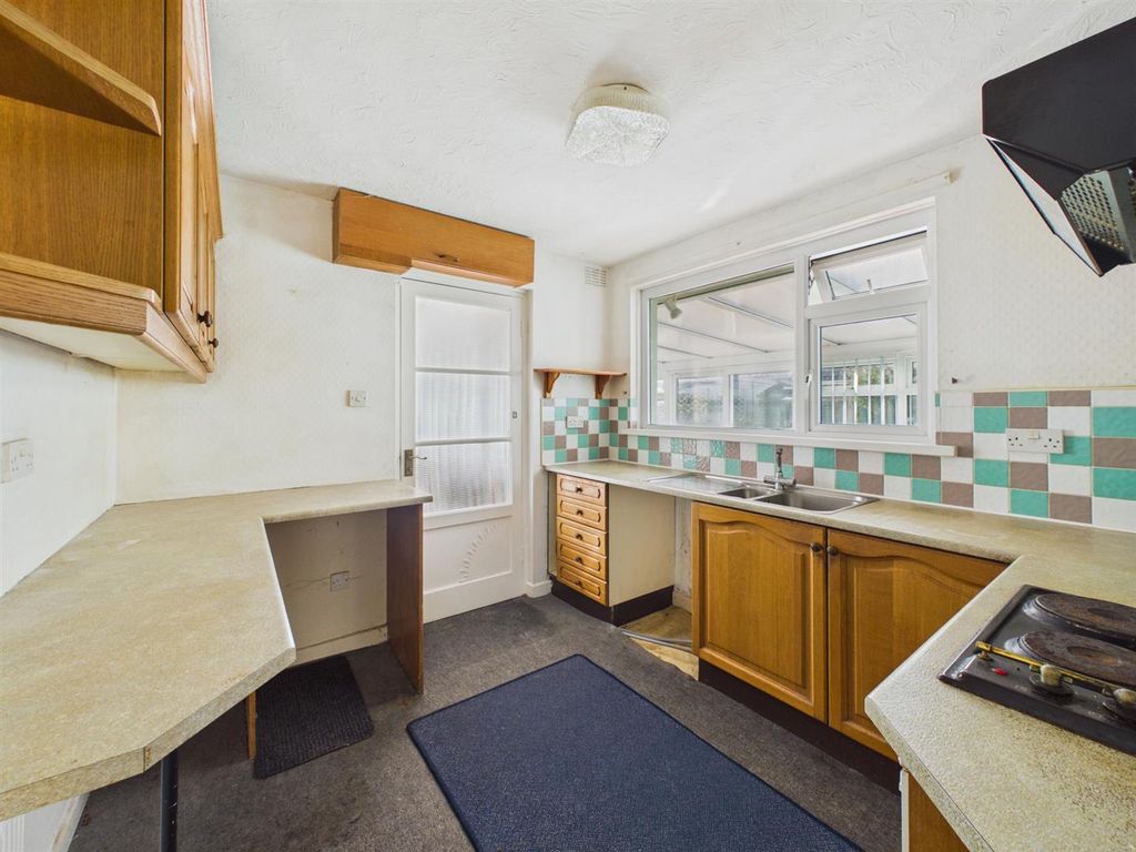 Property photo 3 of 13 Kitchen