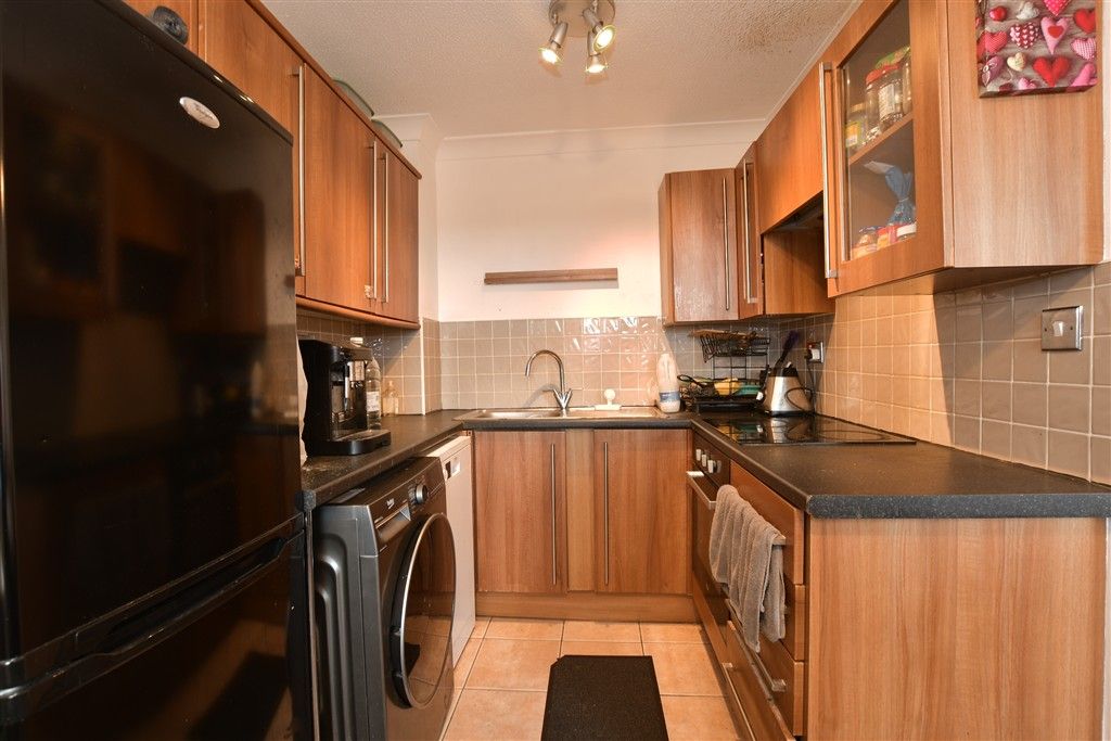 Property photo 2 of 7 Kitchen