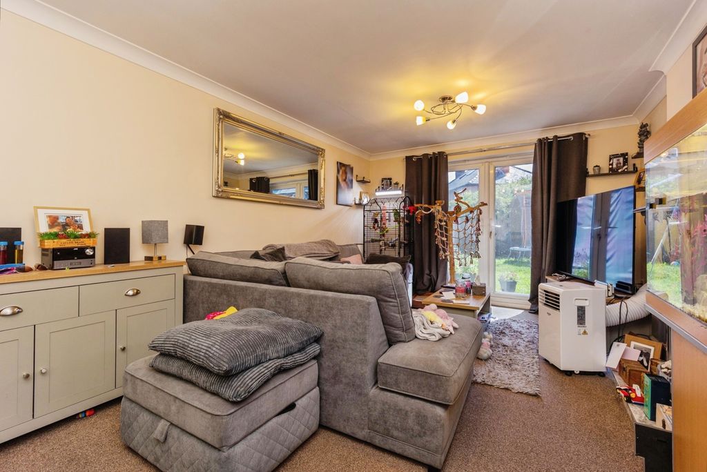 Property photo 2 of 17 Photo