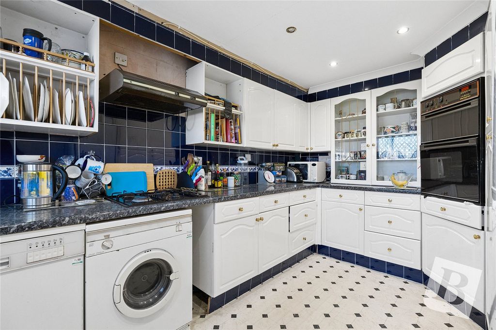 Property photo 3 of 15 Kitchen