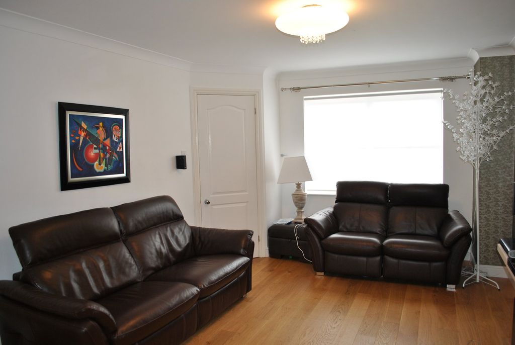 Property photo 3 of 12 Photo 03