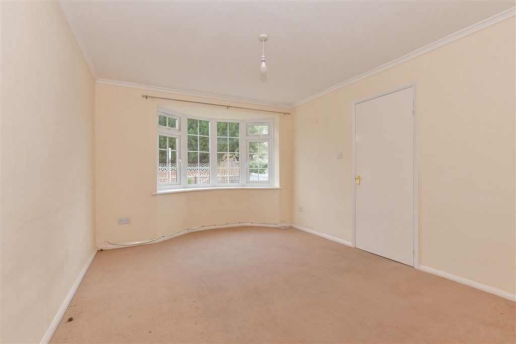 Property photo 3 of 14 Lounge