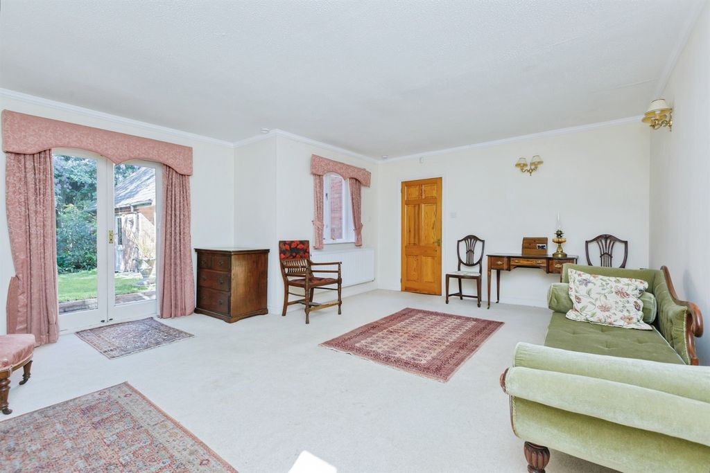 Property photo 2 of 17 Lounge